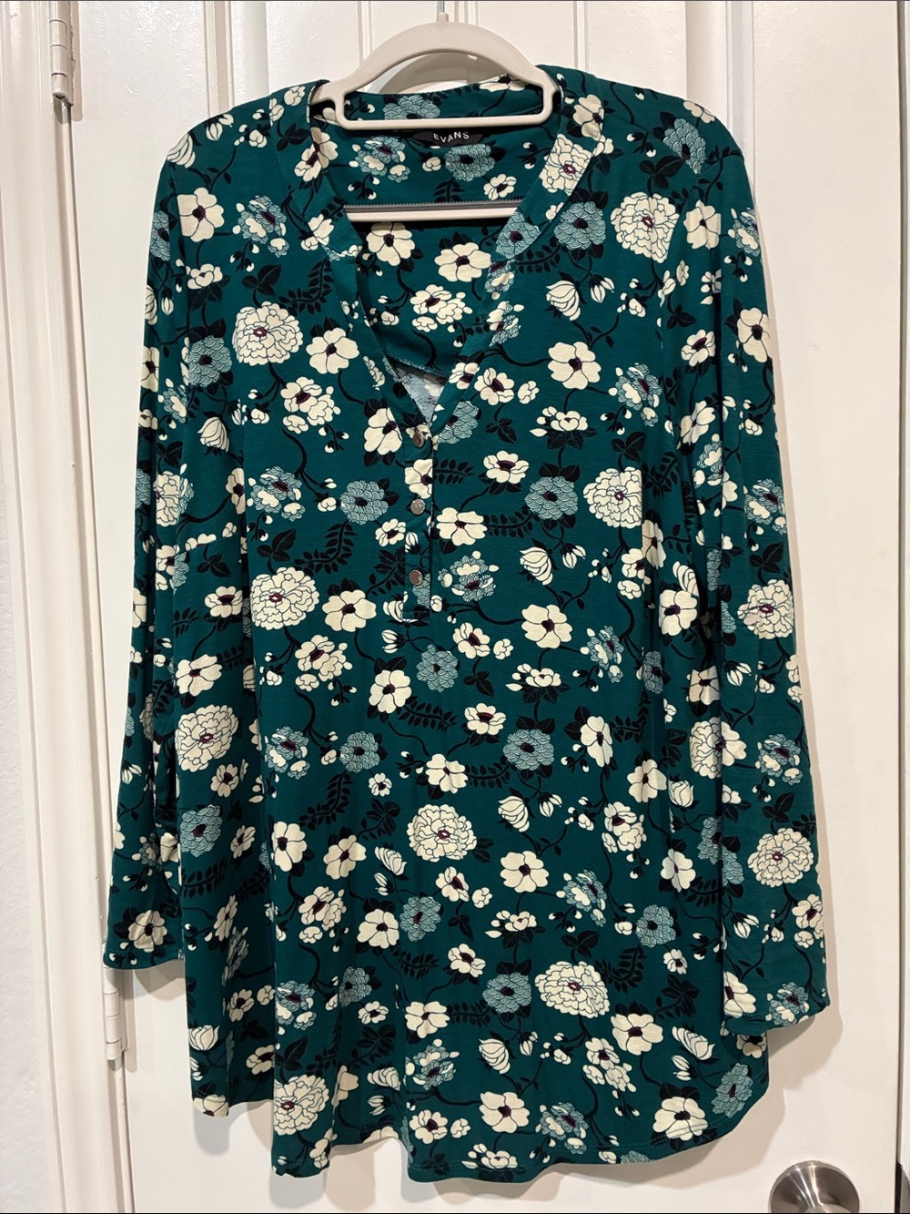 Evans Teal Floral Tee with Cream Blossoms NWOT